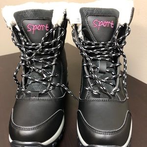 Winter and snow boots. New